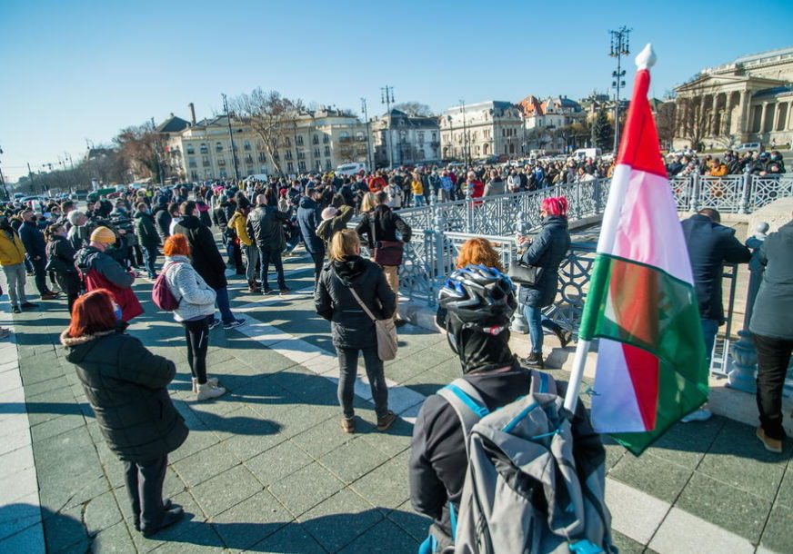 "JA ŽELIM DA RADIM" Protest vlasnika restorana, barova i hotela u Budimpešti