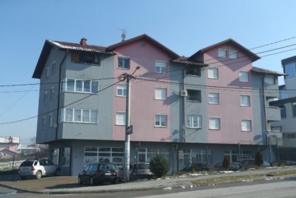 Stanovi na sudu, DVORIŠTE POD HIPOTEKOM: Stanari zgrade u Banjaluci suočeni s novim problemom