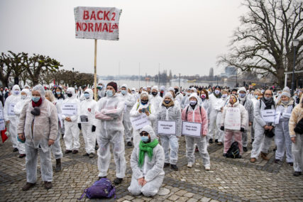 Protesti u švajcarskom poreskom raju: Građana Cuga nezadovoljni restriktivnim mjerama (FOTO)