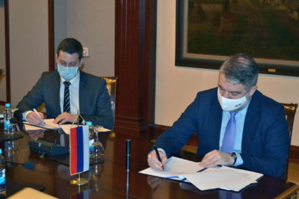 Podrška Srpskoj u borbi protiv pandemije: Šeranić i Zeljković potpisali  sporazum o kineskoj donaciji 5.000 kompleta RT-PCR testova