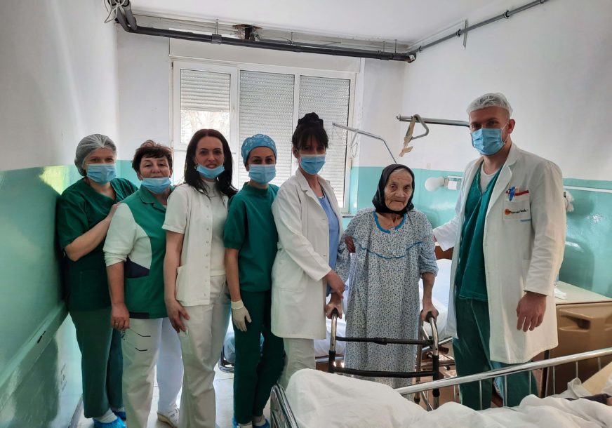 NEUSTRAŠIVA DARINKA Stogodišnjakinja iz Trebinja stala na noge dan nakon operacije kuka