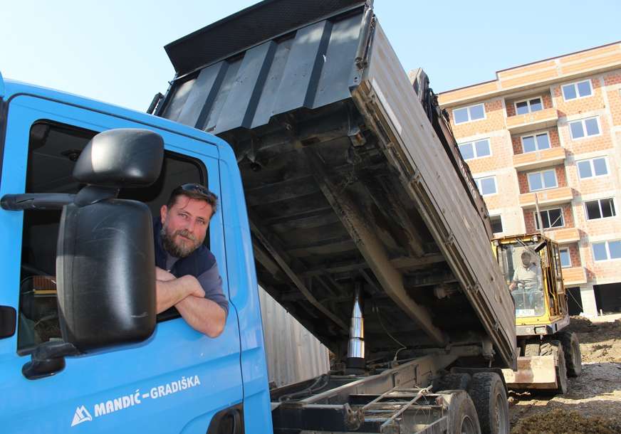 NEOBIČNA PRIČA BRAĆE MANDIĆ Pravnik rovokopač, kriminalista za volanom kamiona