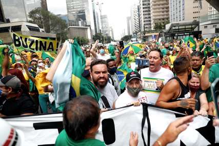 "SREĆAN SAM ZBOG PROTESTA" 90.000 novozaraženih u Brazilu, a Bolsonaro se protivi distanci
