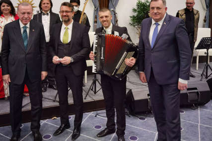 Dodik i Erdogan častili muzičare: Veselo na svečanoj večeri u Ankari (FOTO)
