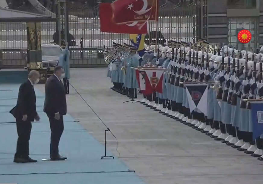 Erdogan dočekao članove Predsjedništva BiH: Dodik pozdravio počasnu gardu (VIDEO)