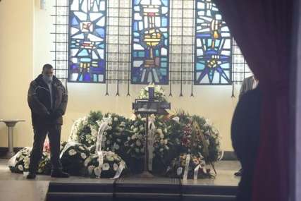 "Zauvijek ćemo te voljeti tata" Sin Dragoljuba Đuričića održao govor na očevoj kremaciji