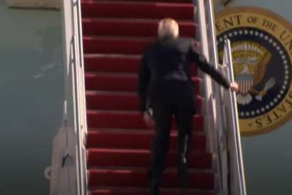 Bajden krenuo uz stepenice,  pa PAO NEKOLIKO PUTA (VIDEO)