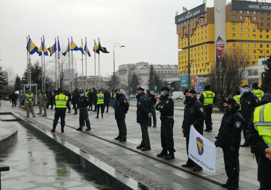 Protest nezadovoljnih policijskih službenika BiH: Prepušteni smo sami sebi godinama