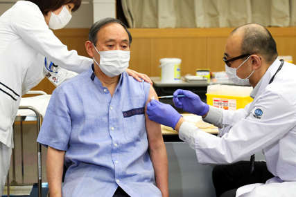 PRIJE SUSRETA SA BAJDENOM Japanski premijer vakcinisan protiv korona virusa