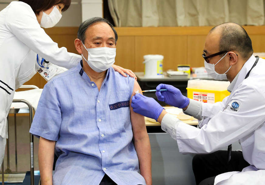 PRIJE SUSRETA SA BAJDENOM Japanski premijer vakcinisan protiv korona virusa