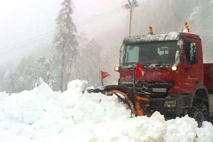 Neprohodni putni pravci: U Ivanjici vanredna situacija zbog snijega i smetova