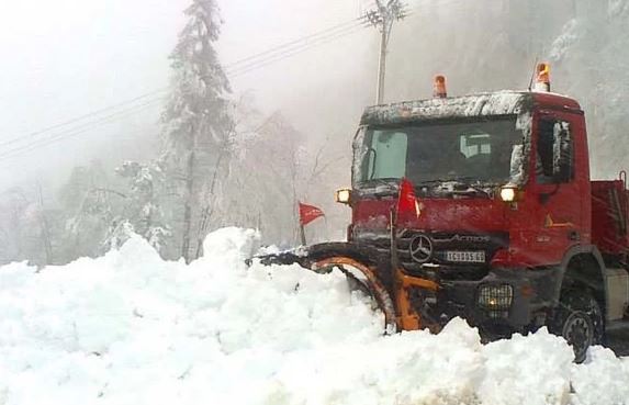 Neprohodni putni pravci: U Ivanjici vanredna situacija zbog snijega i smetova