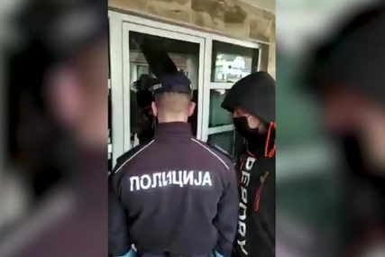 Macolama razbijali vrata, policija nije reagovala: Nasilnički upad izvršitelja u porodičnu kuću