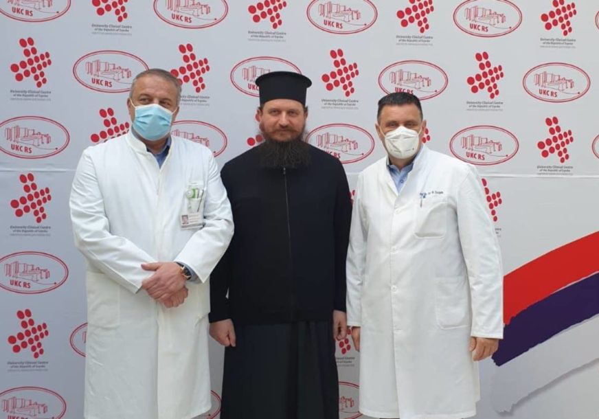 Vladika Sergije posjetio UKC RS: Medicinarima dao podršku, pacijentima poželio BRZ OPORAVAK