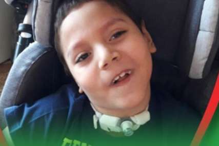 Aleksa (12) ne može samostalno da sjedi, govori i hoda: Dječak koji se bori s cerebralnom paralizom ima tri dana da skupi 14.000 evra za operaciju