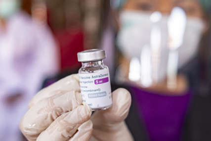 Prvi iz EU: Francuska donira 100.000 DOZA vakcina protiv korone u Kovaks