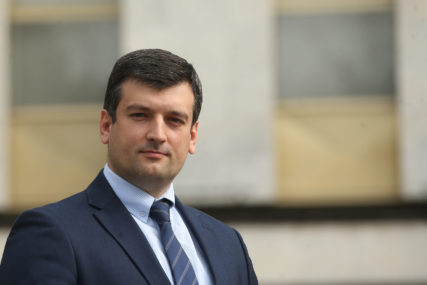 „Pojedini profesori imaju deset stanova“ Šešić protiv povećanja plata u visokom obrazovanju, ministar Rajčević se NE SLAŽE