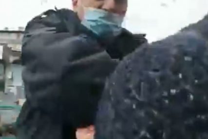 Objavljen snimak hapšenja novinarke u Sarajevu, oglasio se i nadležni MUP (VIDEO)
