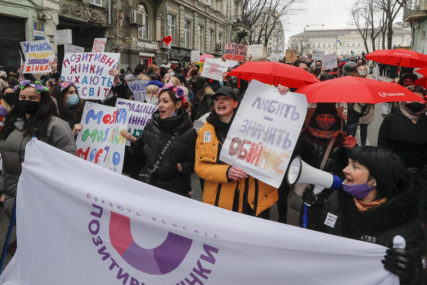 IZAŠLE NA ULICE KIJEVA Hiljade Ukrajinki marširalo protiv porodičnog nasilja