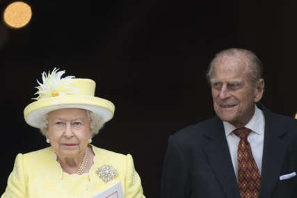 Uoči sahrane kraljica Elizabeta II objavila OMILJENU FOTOGRAFIJU sa pokojnim suprugom princom Filipom (FOTO)