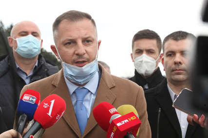 Ministar Ćorić u posjeti Kostajnici: Moramo naći način da pomognemo opštini koja je pretrpjela veliku štetu u zemljotresu