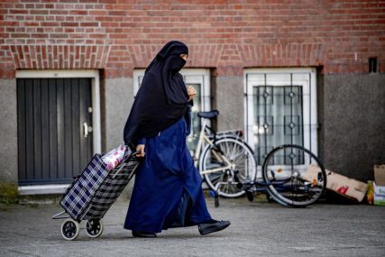 Referendum u Švajcarskoj: Građani podržali zabranu nošenja nikaba i burki na javnim mjestima
