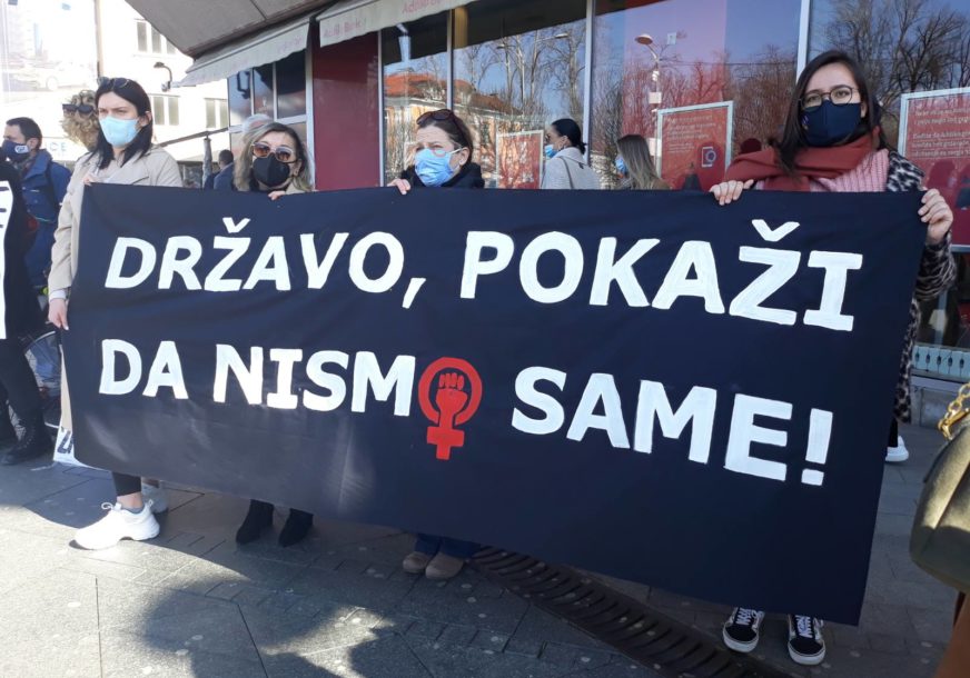 Osmomartovski marš u Banjaluci: Pravda za žene žrtve silovanja (FOTO)