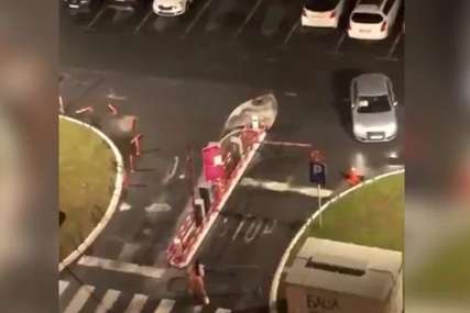 NEVJEROVATNA SCENA Žena iz Beograda postala hit na društvenim mrežama, probala da se parkira pa promašila (VIDEO)