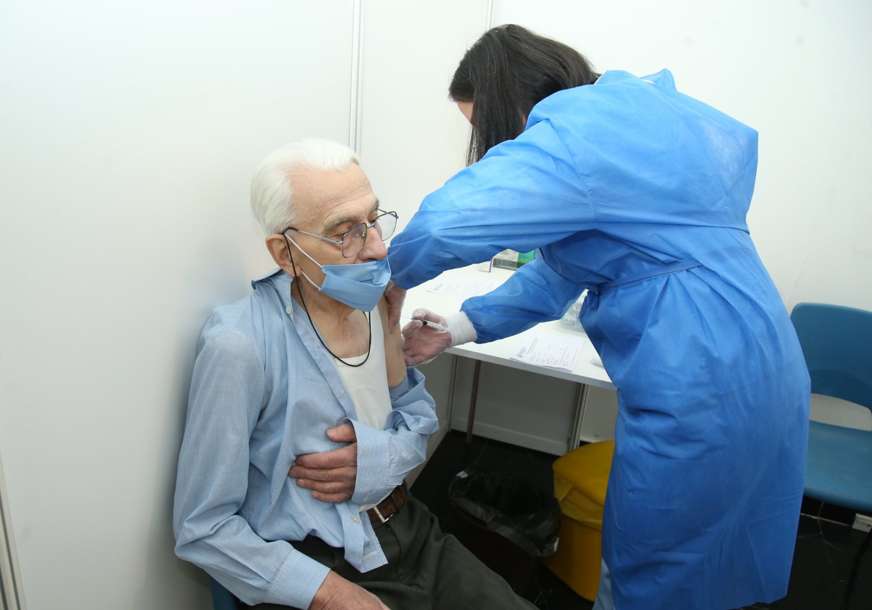 BEZ ZAKAZIVANJA TERMINA Sutra svi građani Banjaluke stariji od 65 godina mogu da se vakcinišu protiv korone