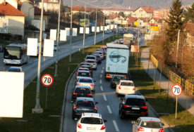 SPAS TOKOM VRUĆINA Znate li čemu zaista služi ovo dugme u automobilu