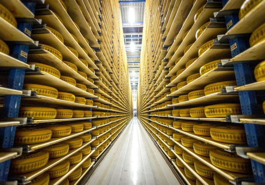 PANDEMIJA SMANJILA POTRAŽNJU Kaluđeri u Burgonji pokrenuli on lajn prodaju sireva