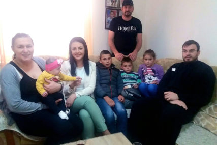 Pomoć za višečlanu porodicu Milojević iz Trebinja: Ministarka Davidović uručila hranu, pelene i bijelu tehniku