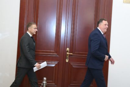 Sastanak Dodika i Stefanovića u Banjaluci "Srbija želi da nastavi investirati u industriju u Srpskoj" (FOTO)