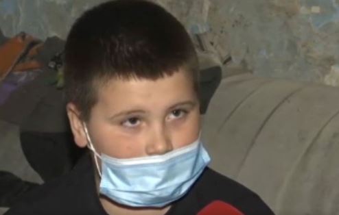Tibor (11) ne zna šta je život sa strujom, UČI POD SVIJEĆOM: Šestočlana porodica treba pomoć dobrih ljudi