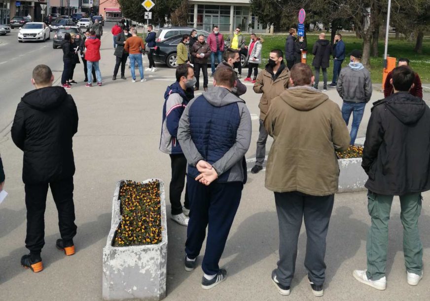 NA LEDU 1.000 RADNIKA U Prijedoru se i danas okupili nezadovoljni ugostitelji