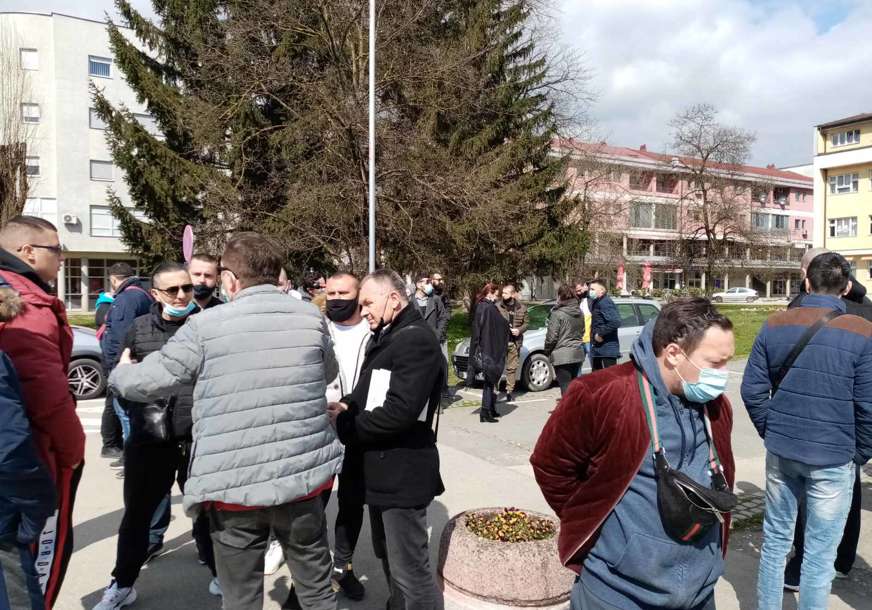 Prijedorski ugostitelji nezadovoljni "Izdržaćemo ovu sedmicu, a sve poslije ponedjeljka je agonija" (FOTO)