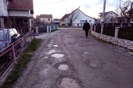 Jedinstven slučaj u Prijedoru: Mještani tvrde da im je ukraden asfalt (FOTO)