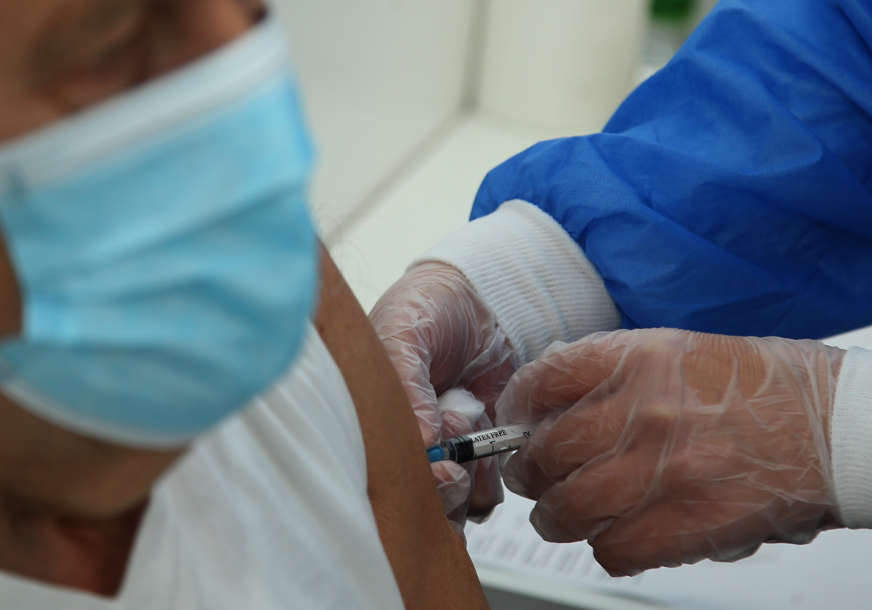 "Uskoro najava i novih masovnih vakcinacija" Danas 960 Trebinjaca primilo drugu dozu vakcine "Sputnjik V"