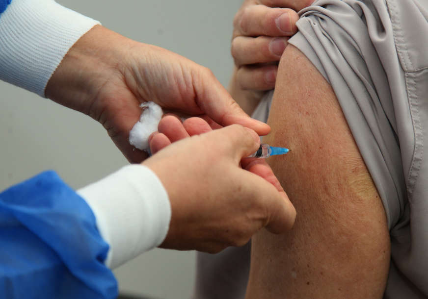JEDINSTVEN SLUČAJ Nijemac primio 217 vakcina protiv kovida 19