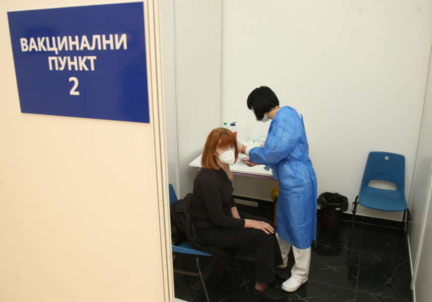 "Omikron se MNOGO BRŽE ŠIRI" Iz instituta za javno zdravstvo Srpske pozvali građane da se vakcinišu buster dozom