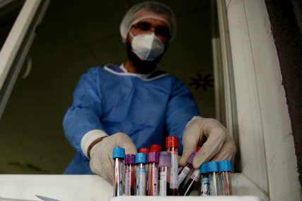 Stručnjaci upozoravaju “Korona bi 2022. mogla preći iz pandemije u endemiju”