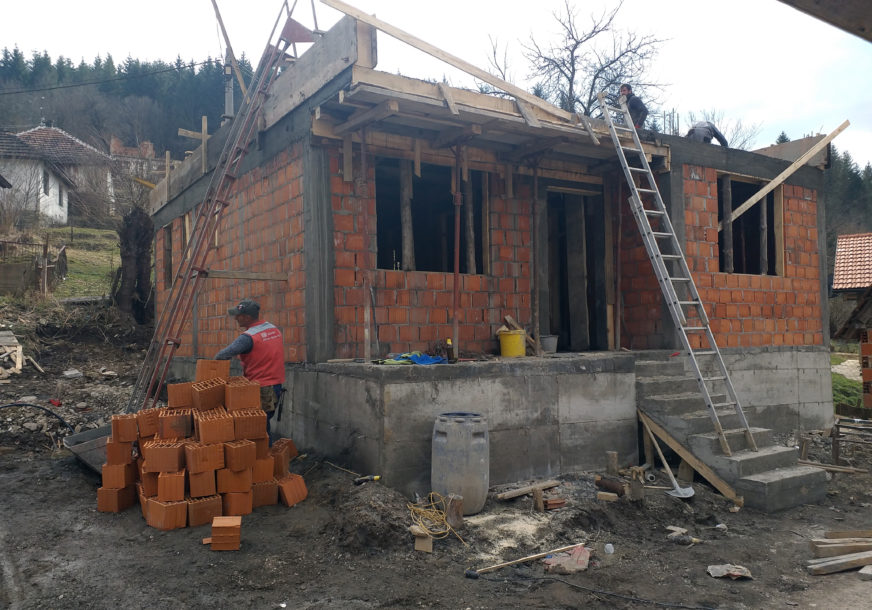 RADUJU SE USELJENJU Vlaseničanima nove kuće zahvaljujući programu oporavka od poplava