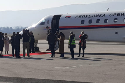 URUČENA DONACIJA VAKCINA Vučić napustio BiH, s aerodroma u Sarajevu ga ispratio Dodik