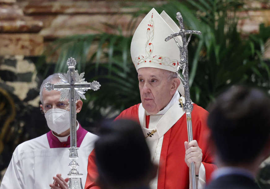 NEOČEKIVANA POSJETA Papa obišao punkt za vakcinaciju beskućnika u Vatikanu (FOTO)