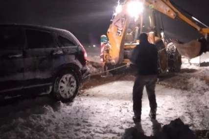 Drama sa mećavom: Komunalci izvlačili zavijane putnike iz sniježne oluje na Zlatiboru