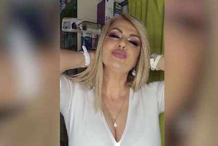 NE PLANIRA DA STANE Atraktivna apotekarka se sve više razgolićuje (VIDEO)