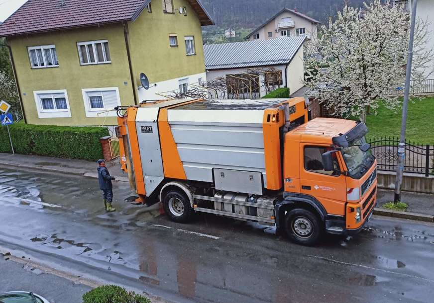 Cijeli april u ZNAKU UREĐENJA GRADA: U Prijedoru besplatan odvoz smeća i kabastog otpada, obezbijeđene sadnice, klupe i korpe