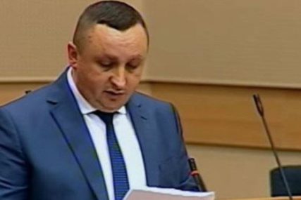Visokorangirani članovi PDP organizovali korona žurku: Bivši narodni poslanik MRTAV PIJAN OMETAO POLICIJU