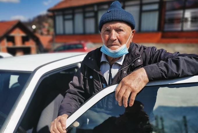 Djed Tikomir je najstariji vozač u Srbiji: Ima 94 godine i USPJEŠNO JE PROŠAO sve testove (FOTO)