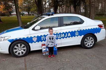 Poklon kakvom se nije nadao: Pripadnici MUP RS iz Bijeljine ugostili dječaka koji želi da postane policajac (FOTO)
